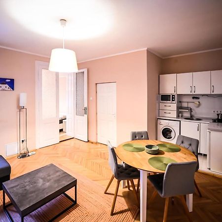 Jules' sunny, spacious&central apartment Sibiu Exterior foto
