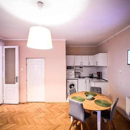 Jules' sunny, spacious&central apartment Sibiu Exterior foto