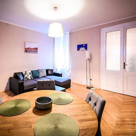 Jules' sunny, spacious&central apartment Sibiu Exterior foto