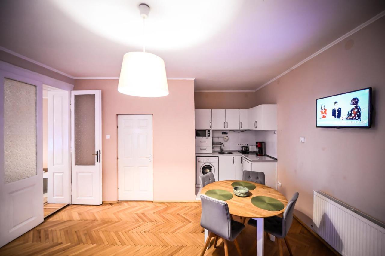 Jules' sunny, spacious&central apartment Sibiu Exterior foto