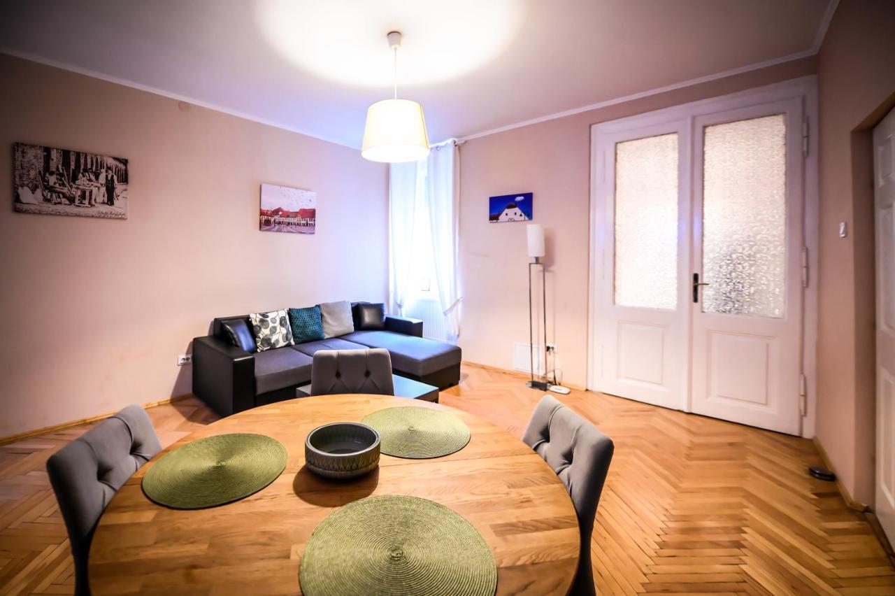 Jules' sunny, spacious&central apartment Sibiu Exterior foto